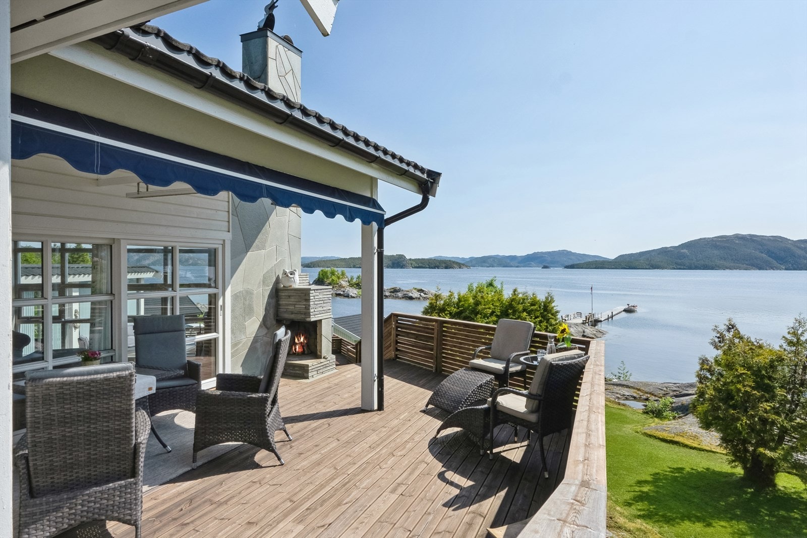 Terrasse med utepeis i skifer. Galleribilde