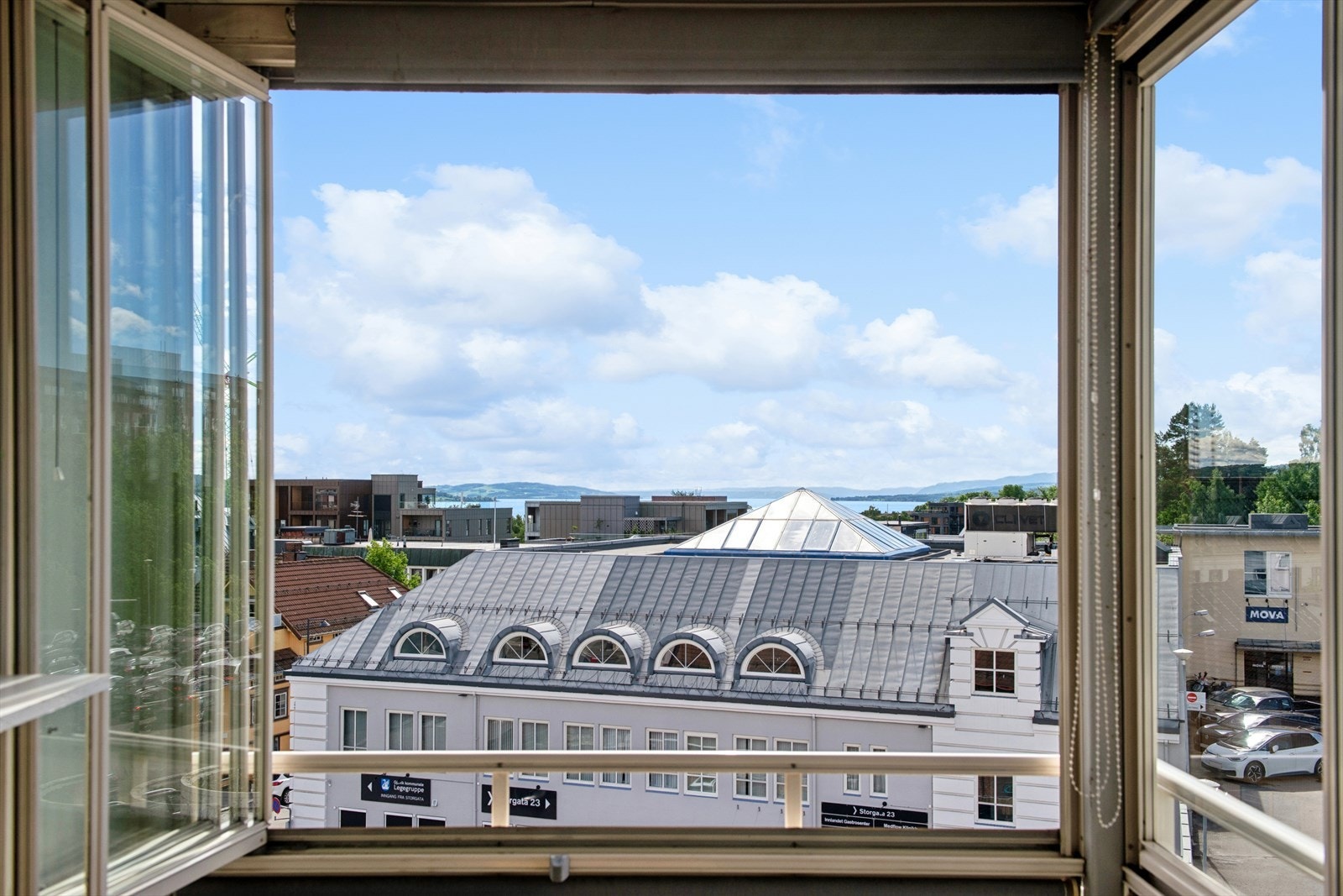 En kort spasertur tar deg til CC Gjøvik med et bredt utvalg av butikker, spisesteder og Vinmonopolet. Galleribilde