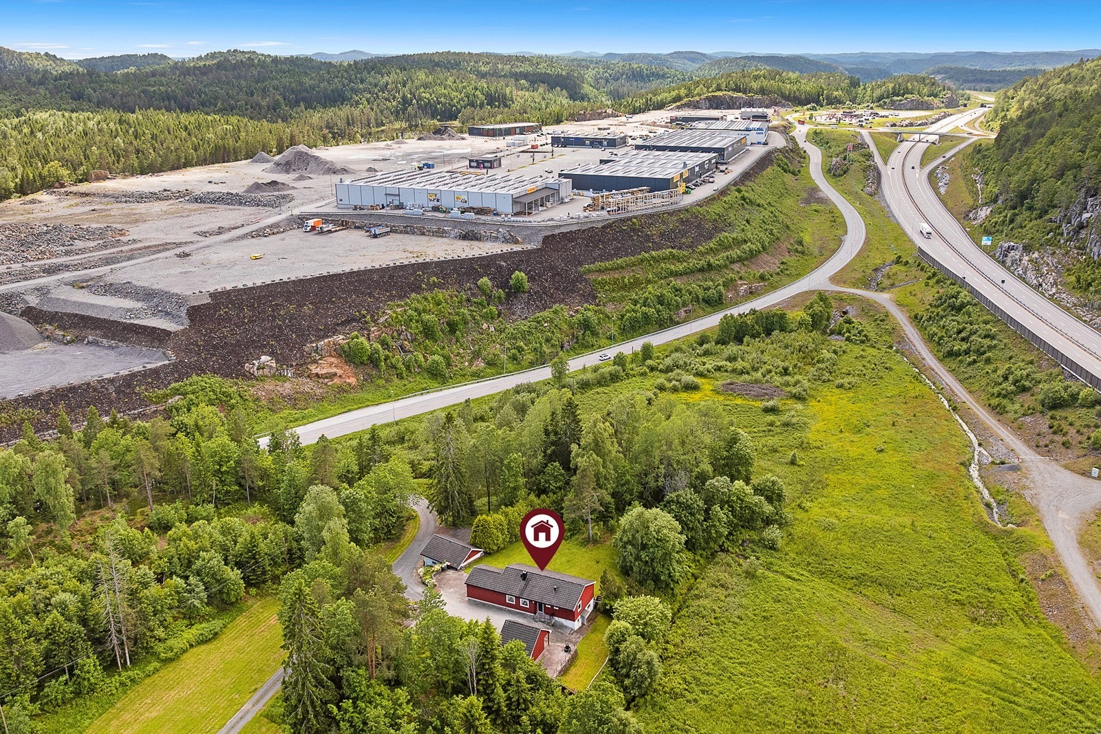 Umiddelbar nærhet Langrønningen samt avkjøring til e-18, med kort vei til flere sentrale områder. Galleribilde