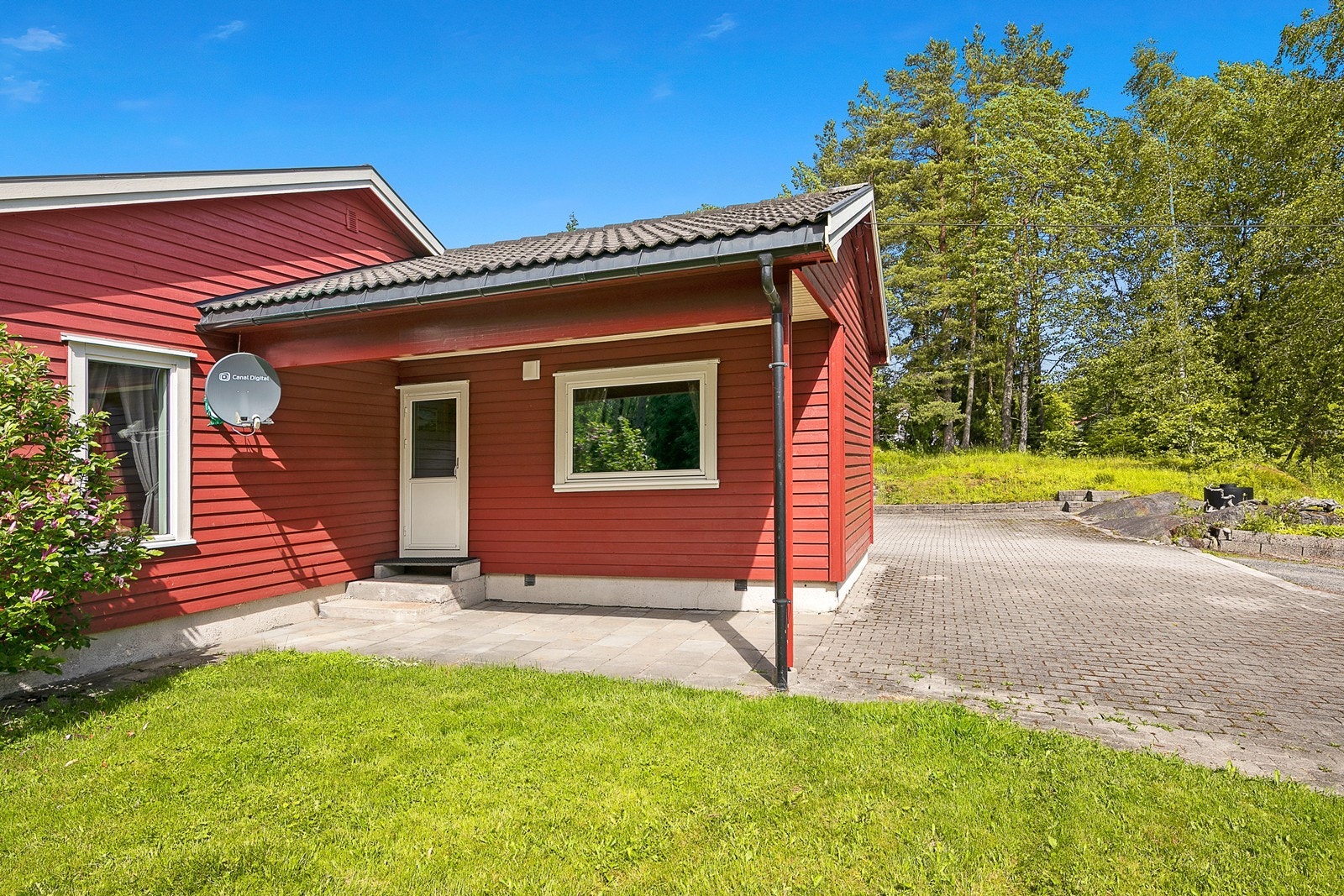 Overbygget uteplass med utg. fra soverom Galleribilde