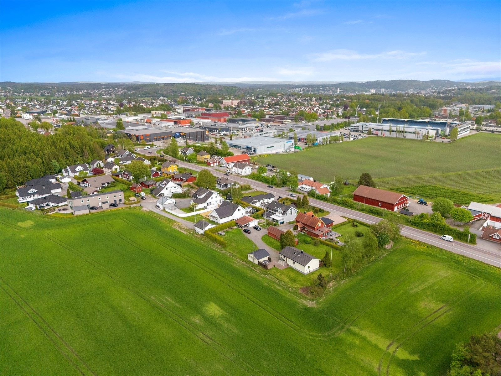 Nærområdet Pindsle byr på et bredt utvalg av butikker og servicetilbud, inkludert Meny og Coop Extra. Galleribilde