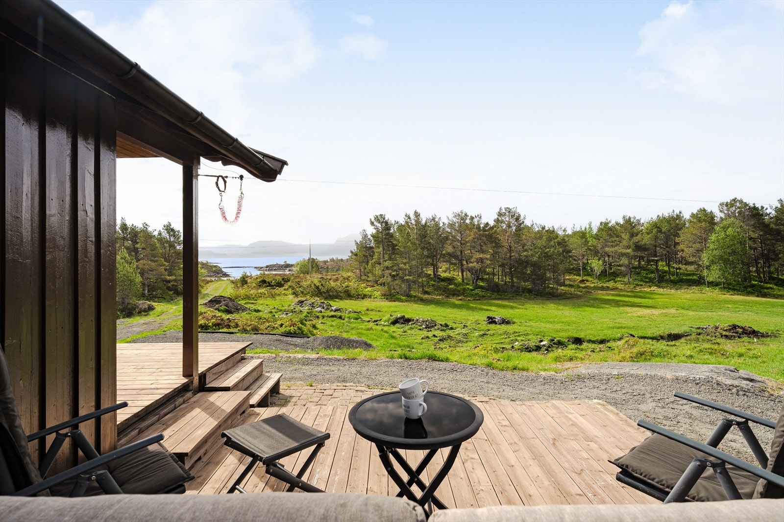 Terrasse i lun krok og rolige omgivelser. Galleribilde