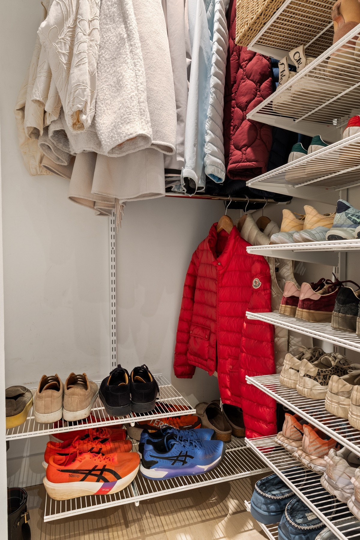 Garderobe i tilknytning til entreen Galleribilde
