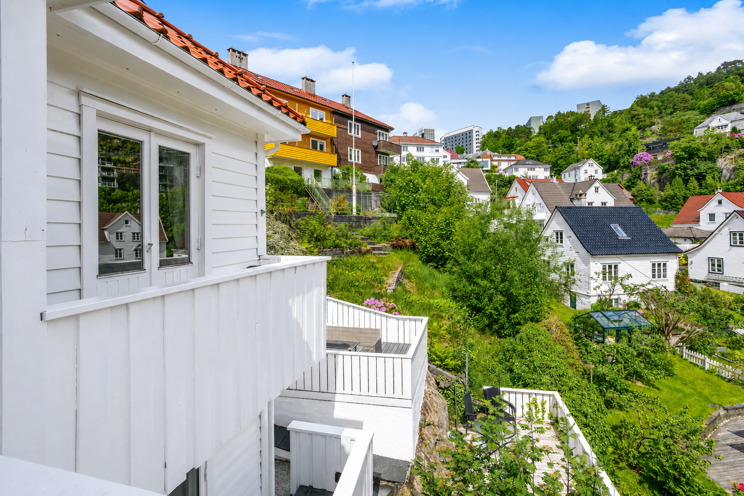 En nydelig og innflytningsklar førstegangsetablerer-leilighet over to plan i attraktive Ytre Sandviken, med kort avstand til både NHH, Nyhavn! Galleribilde