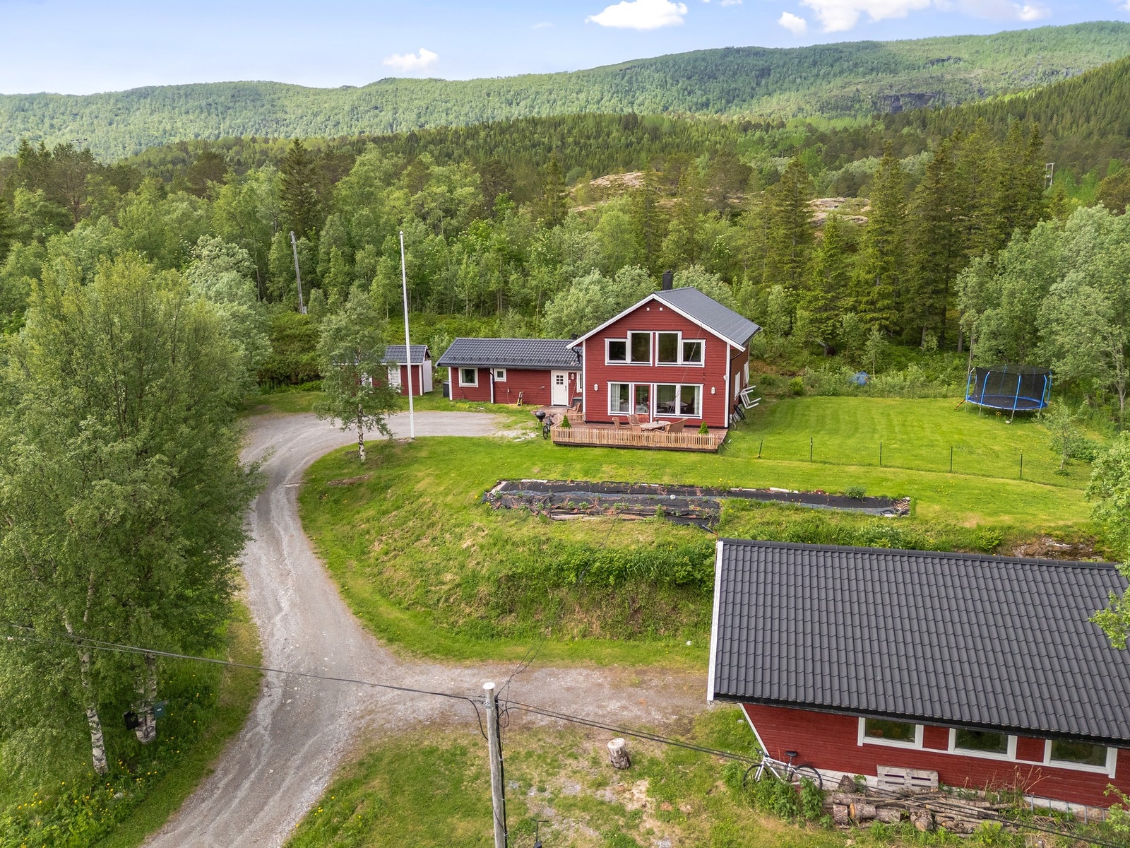 EiendomsMegler1 v/ Mathias Olsen har gleden av å presentere Vatnveien 429! Foto: LEEL Galleribilde