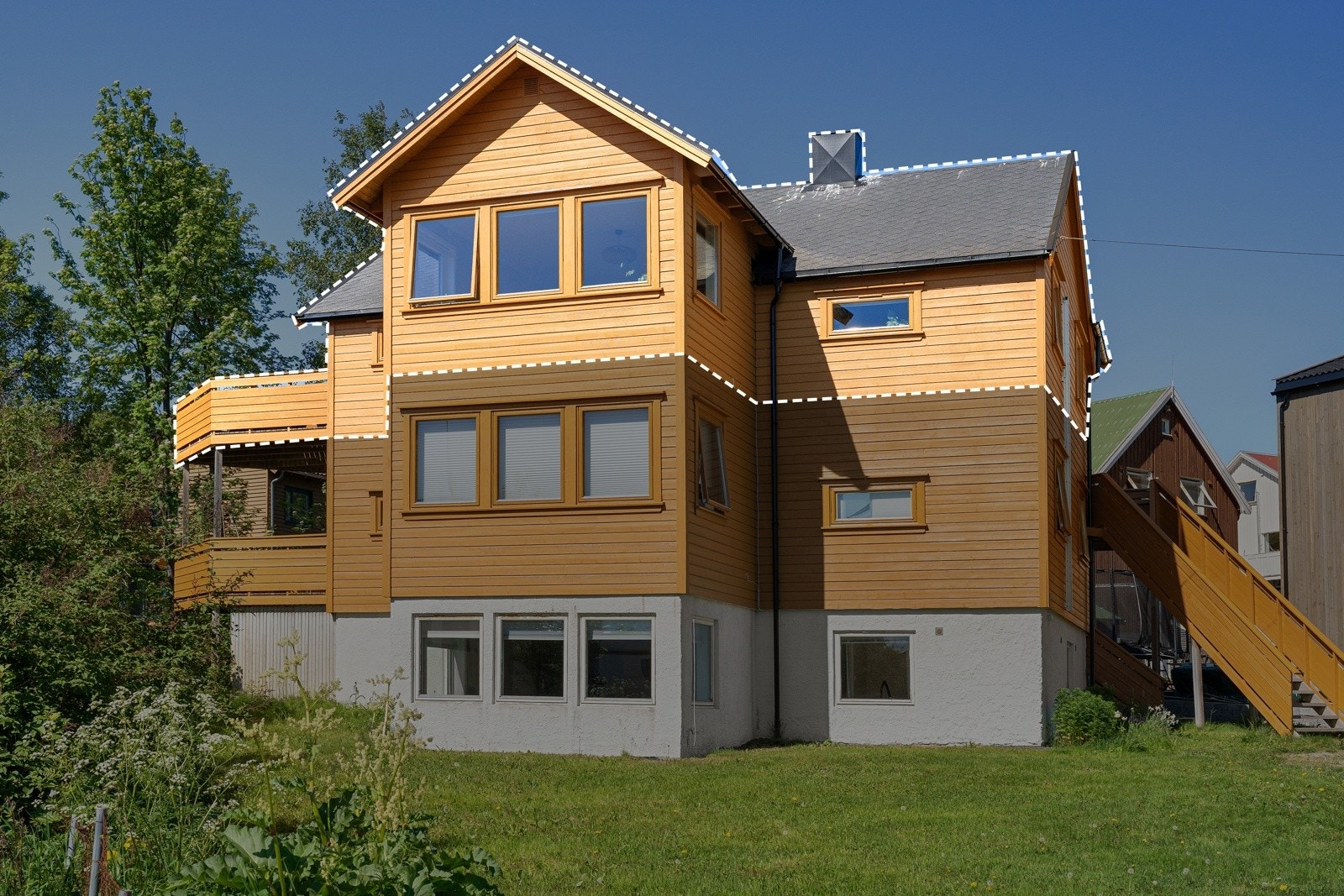 Leiligheten ligger i toppetasjen.