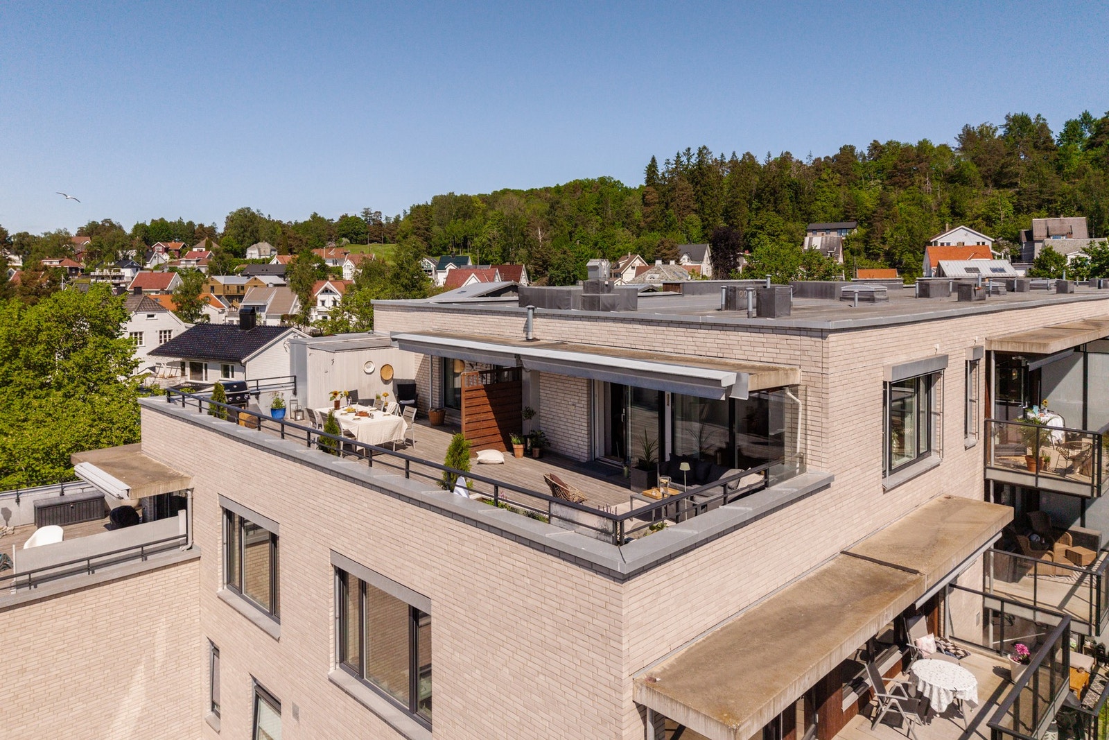 Leilighten ligger attraktivt til i et veletablert og populært område på Bryn/Østensjø. Galleribilde
