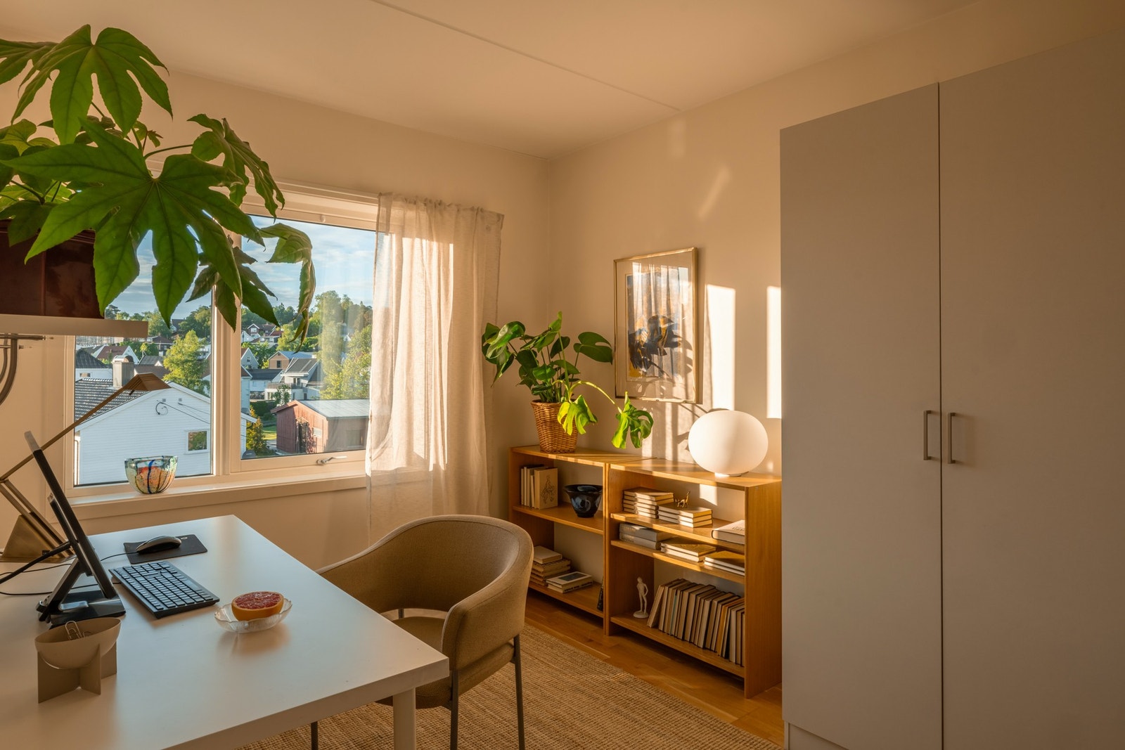 De to øvrige soverommene ligger praktisk til vegg i vegg og gir en fleksibel romløsning tilpasset ulike behov. Galleribilde