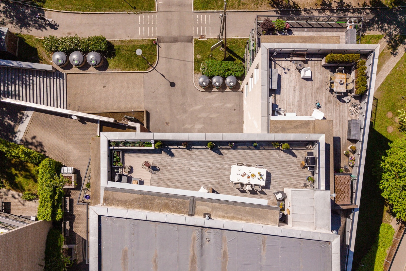 Leiligheten ligger på hjørnet av det moderne bygget fra 2013, i 4. & 5. etasje. Galleribilde