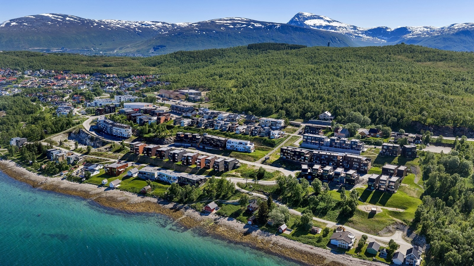 Matbutikk, barnehage/skole, busstopp og mye mer innenfor gangavstand. Galleribilde