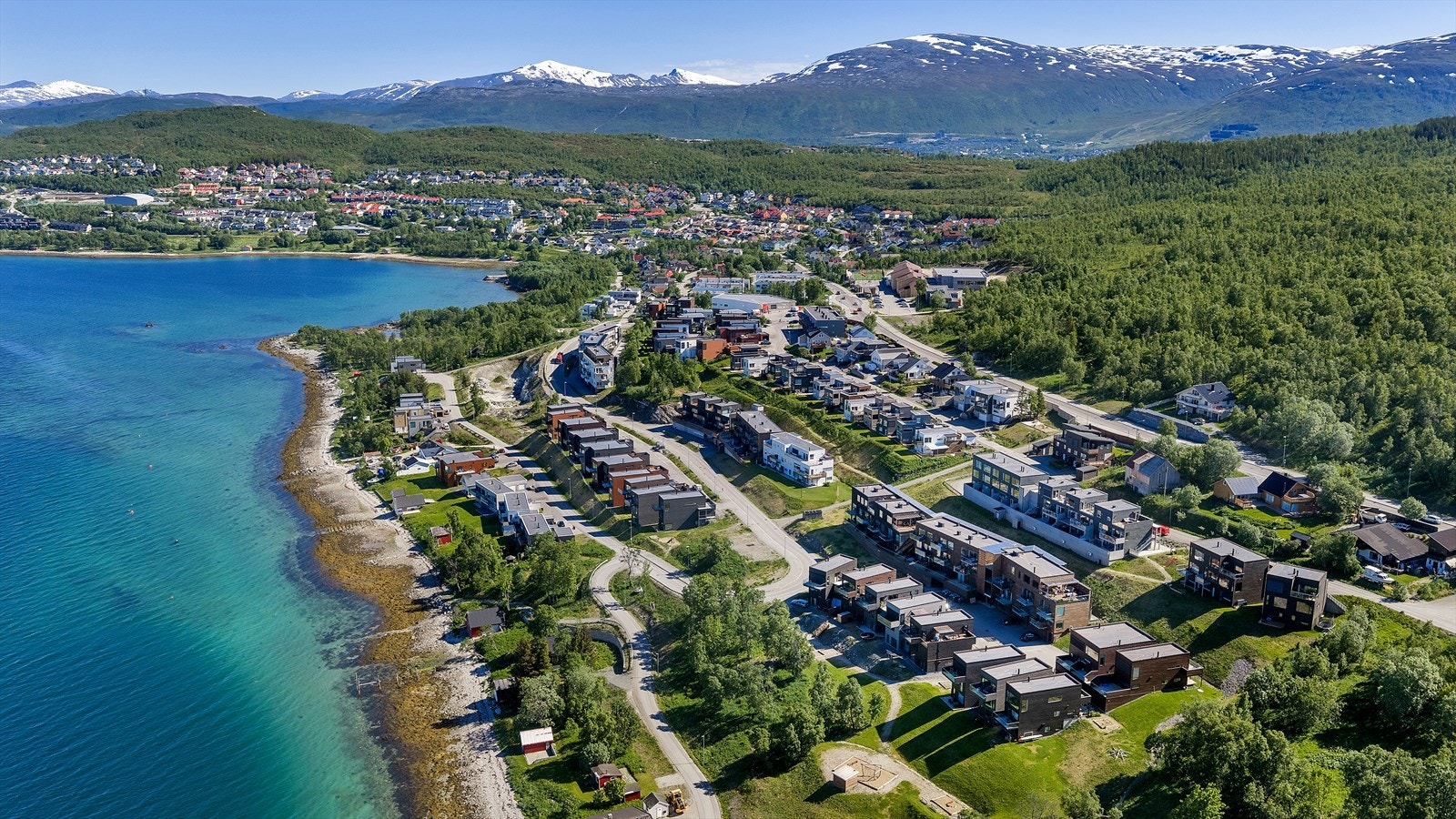 Hamna er et populært og hyggelig boligområde, kjent for sitt gode bomiljø og høy trivselsfaktor. Galleribilde