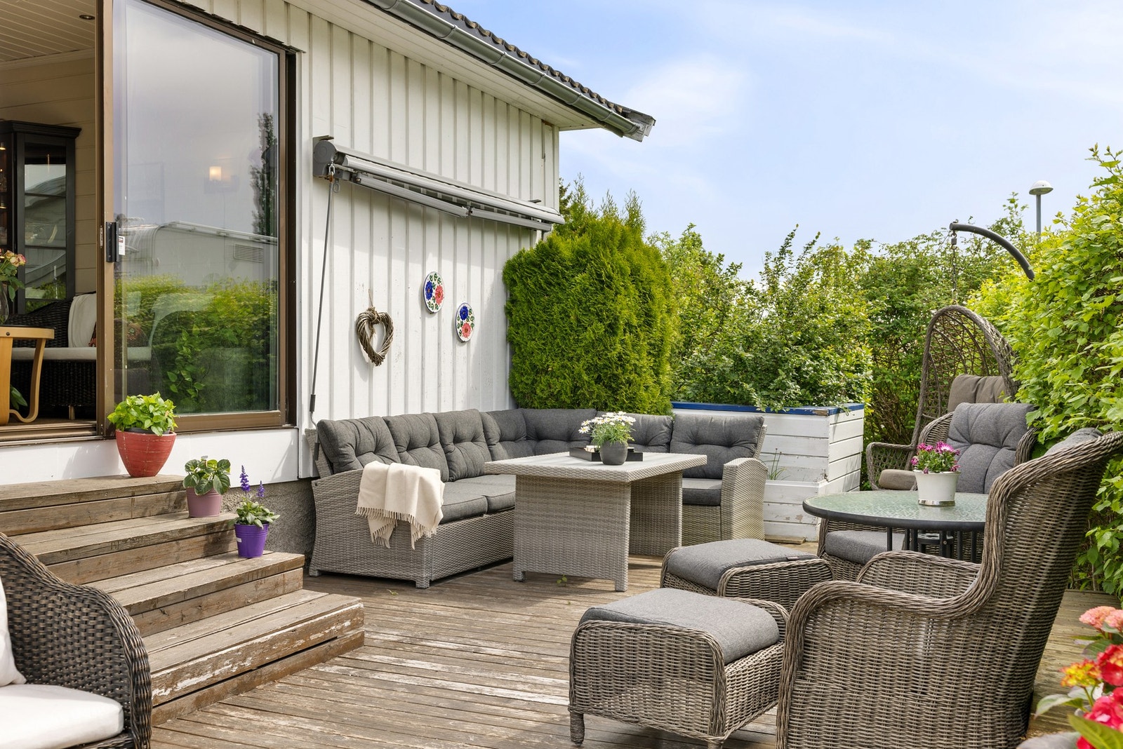 Her får du over 40 kvm med terrasse, og den skjermede beliggenheten er perfekt for lek, avslapning og sosiale sammenkomster. Galleribilde