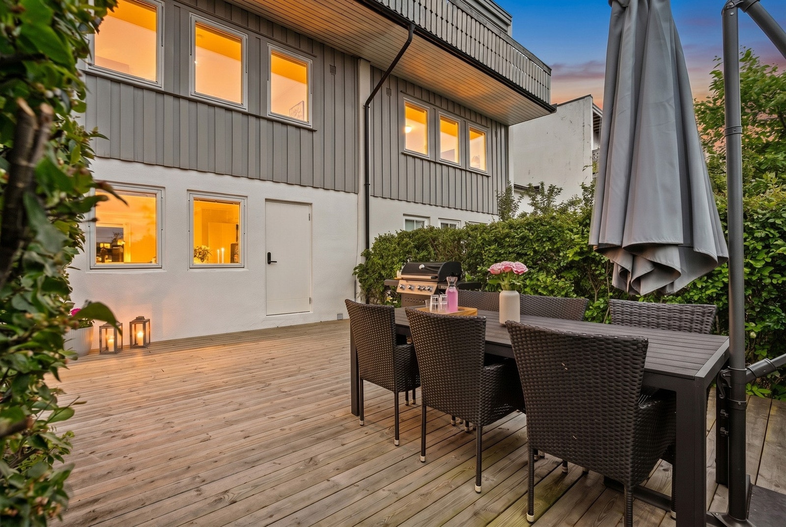Fra kjellerstuen er det utgang til en markterrasse på ca. 25 kvm. Galleribilde