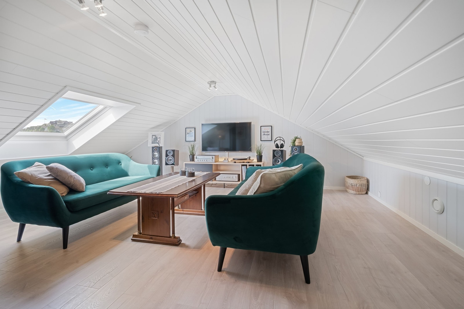 Loftstue. Galleribilde