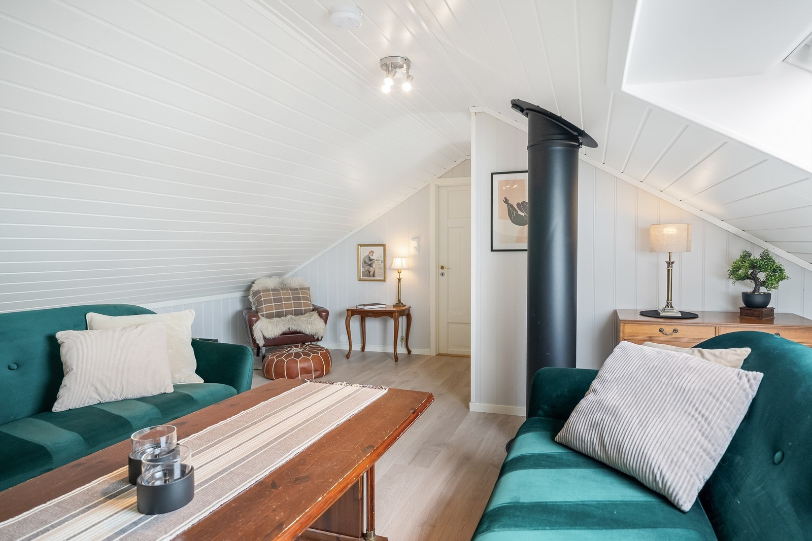 Loftstue. Galleribilde