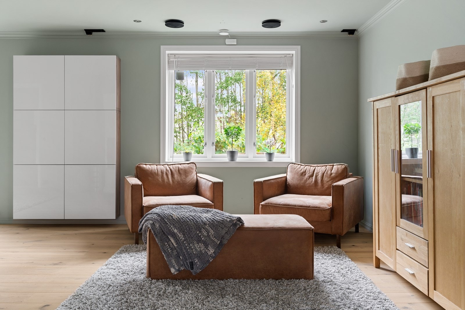 Stuen måler hele 40,5 m², god plass til møblering av flere sosiale soner. Galleribilde