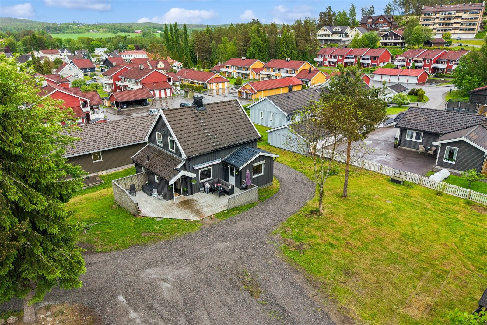 Velkommen til P.G. Mangsets veg 13, med sentrumsnær beliggenhet og tomt! Foto: Wenche Hoel-Knai/EFKT Norge Galleribilde