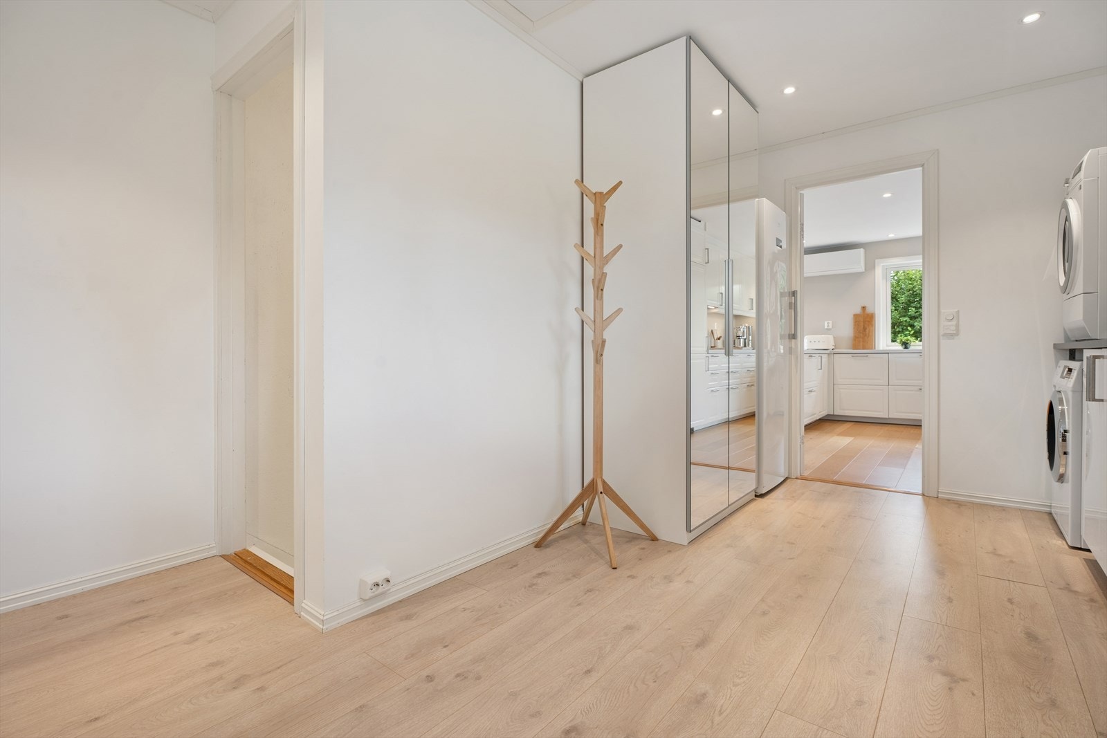 Praktisk garderobe. Galleribilde