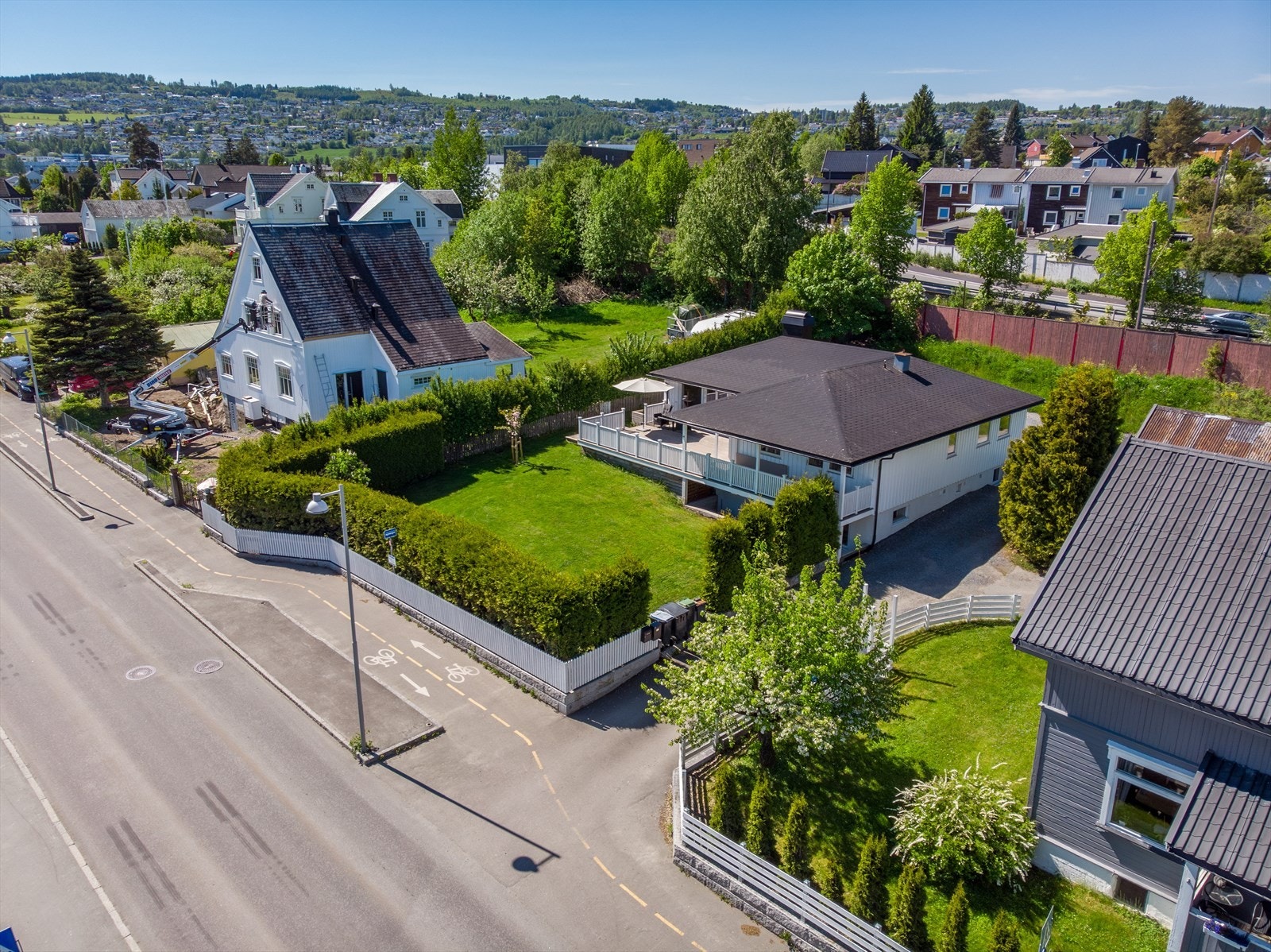Området er godt tilrettelagt for barnefamilier, med barnehager og skoler for alle trinn i nærheten. I tillegg ligger NTNU på Gjøvik innen kort avstand. Galleribilde