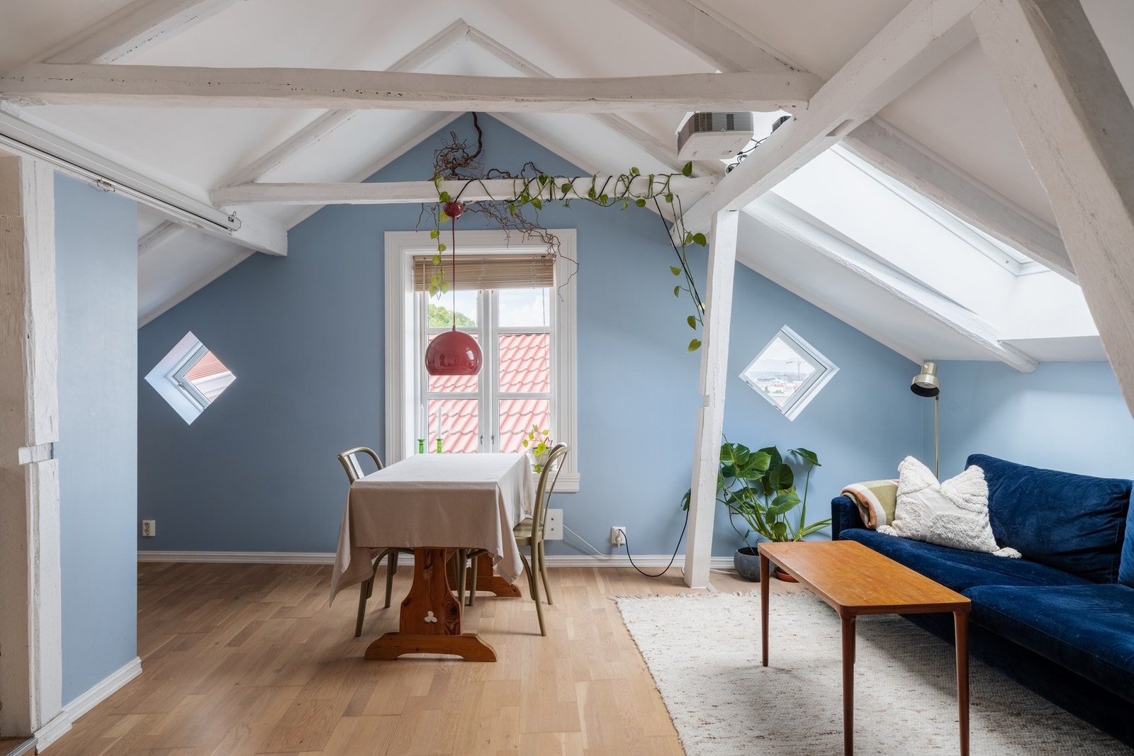 Eiendomsmegler Eline Tilley har gleden av å presentere denne pene 3-roms loftsleiligheten i foten av Ekebergskrenten. Foto: Lens85 v/Paul Dragoman. Galleribilde