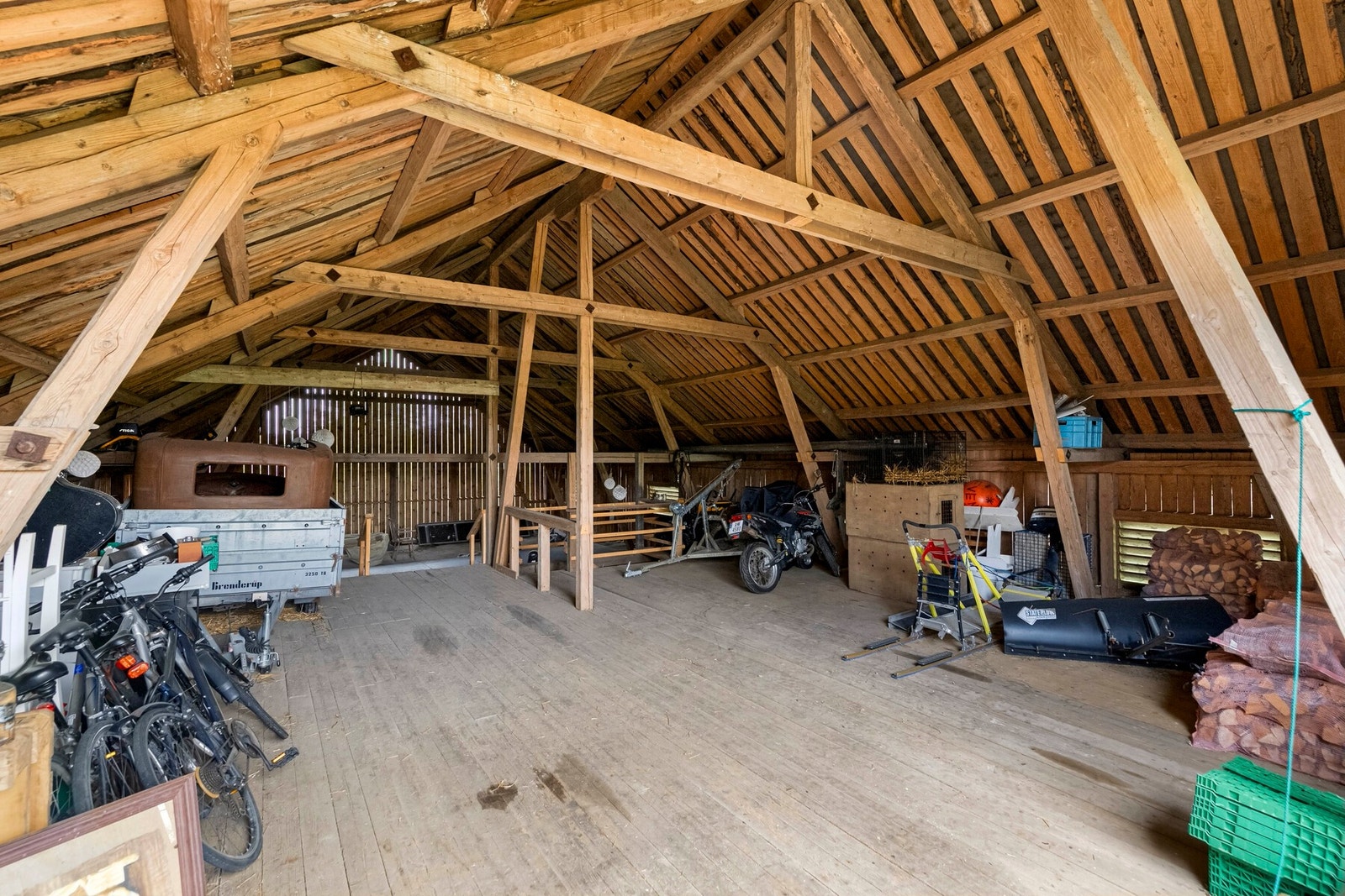 God plass til lagring på loftet. Galleribilde