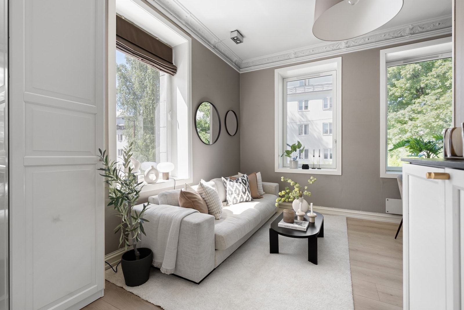 God plass til sofa, stuebord m.m. Galleribilde