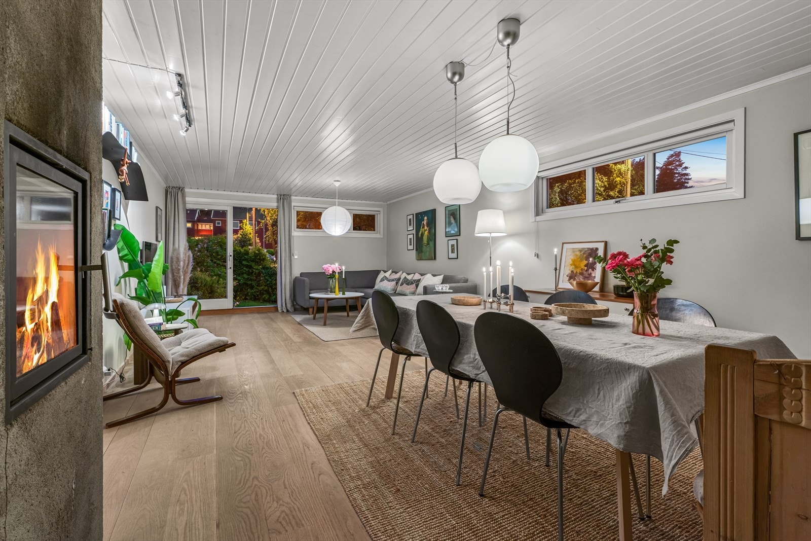En stemningsfull stue, også på kveldstid. Galleribilde