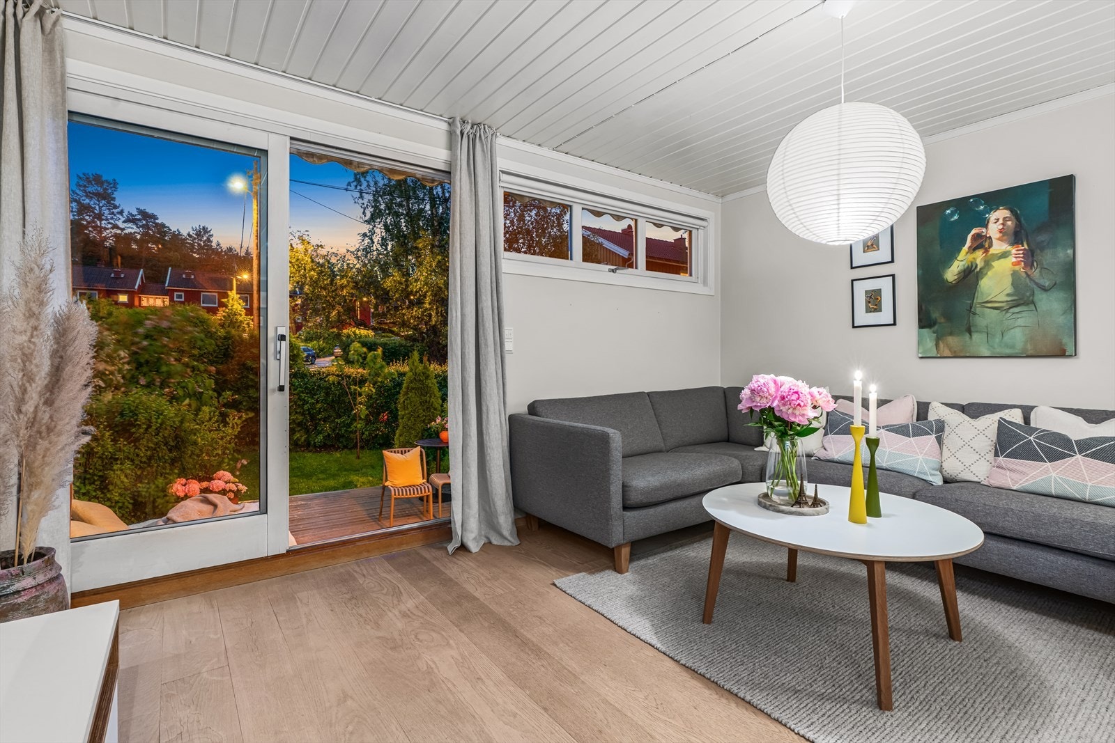 Uteområdet fungerer som en forlengelse av stuen på sommeren. Galleribilde
