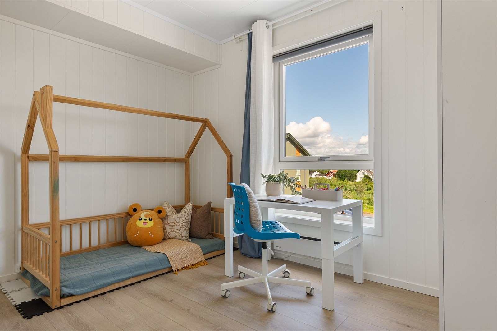 Det andre soverommet egner seg godt som barnerom, gjesterom eller kontor. Galleribilde