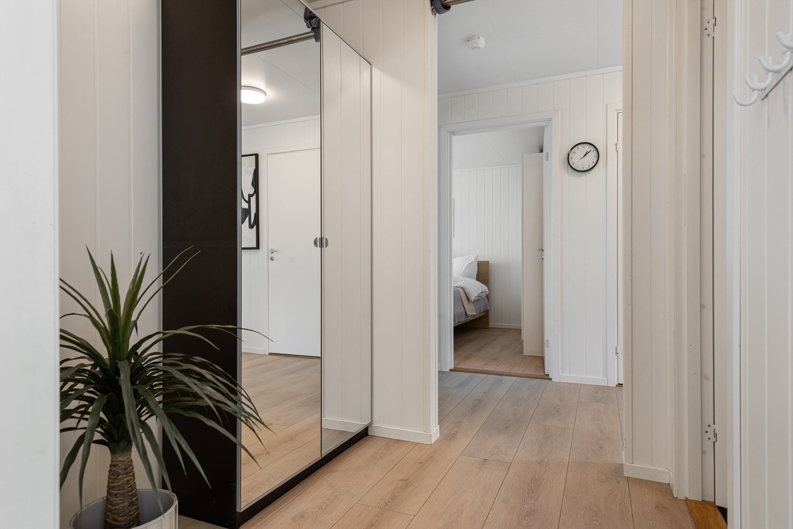 Gangen som forbinder soverommene med resten av leiligheten. Galleribilde