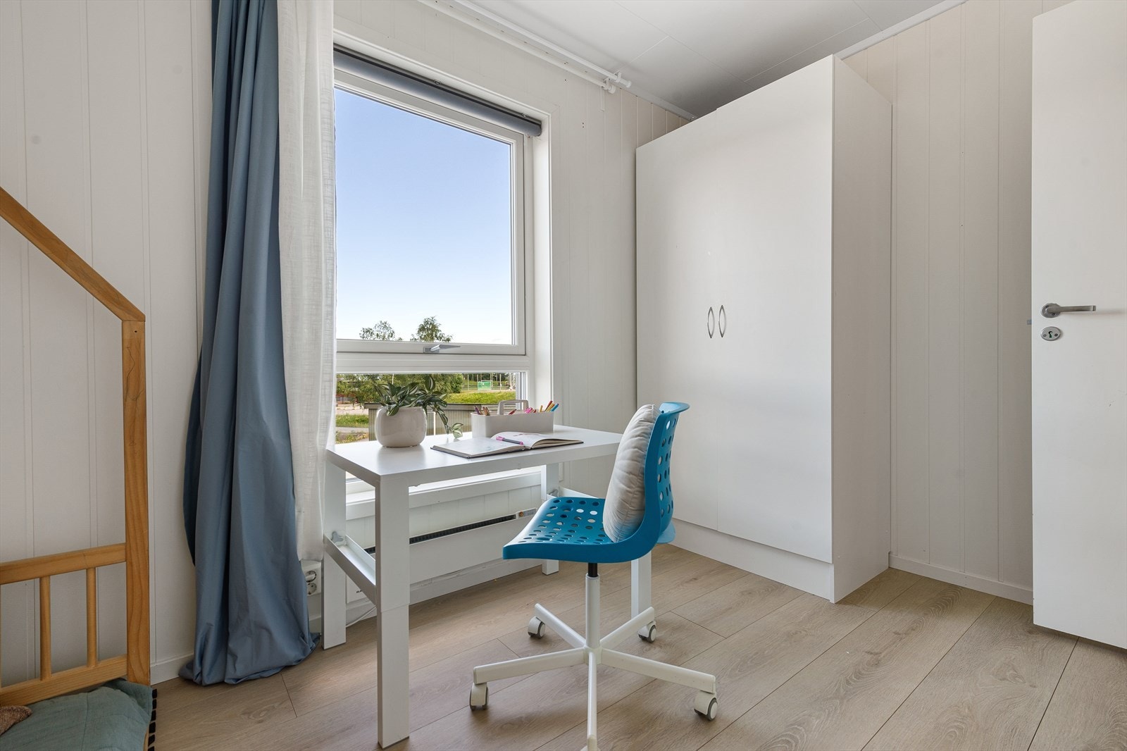 Begge soverommene har vinduer med 3-lags isolerglass som sikrer god isolasjon. Galleribilde