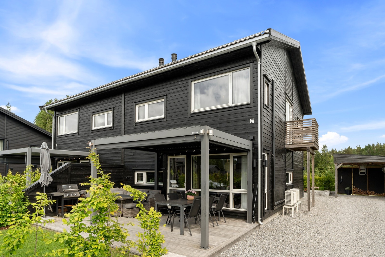 Solrik vestvendt terrasse på 24 kvm med pergola. Galleribilde