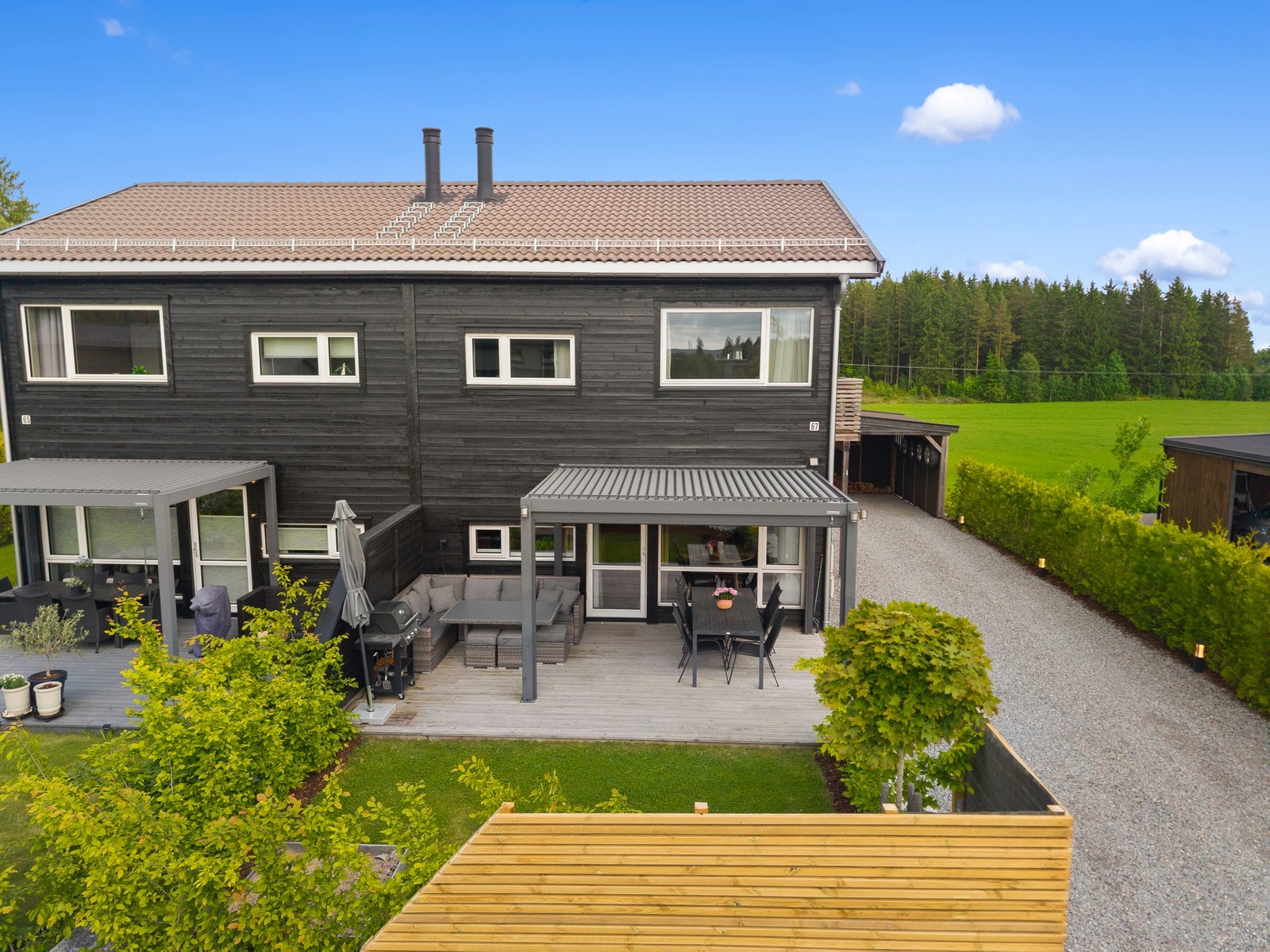 Boligen har en svært god planløsning og attraktive uteområder og beliggenhet. Galleribilde