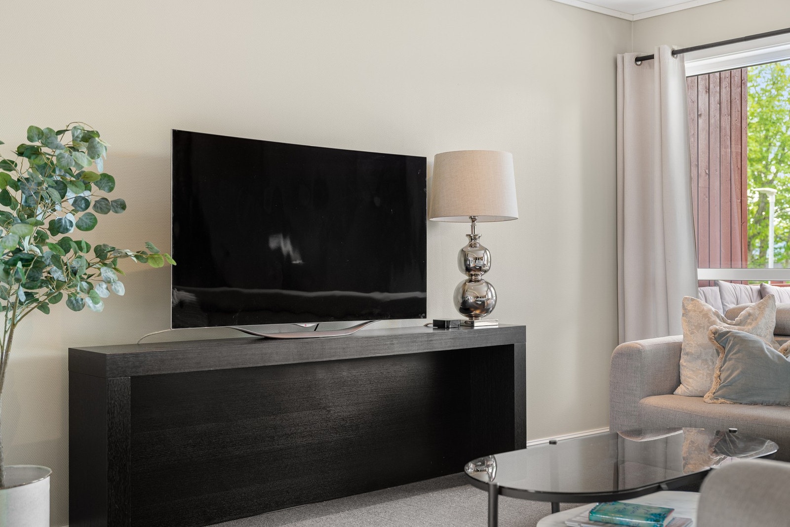 Ved sofakroken er det god plass til TV oppsett. Galleribilde
