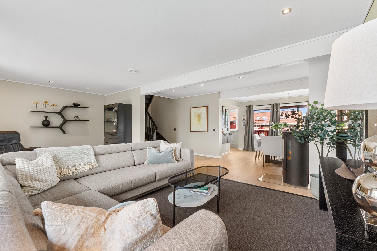 Her bor du i et rekkehus med gjengående god standard på hele 163 m² BRA. Galleribilde
