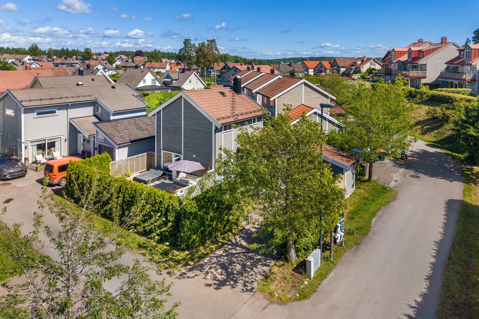 Høyt og fritt beliggende i et attraktivt og familievennlig boligområde Galleribilde