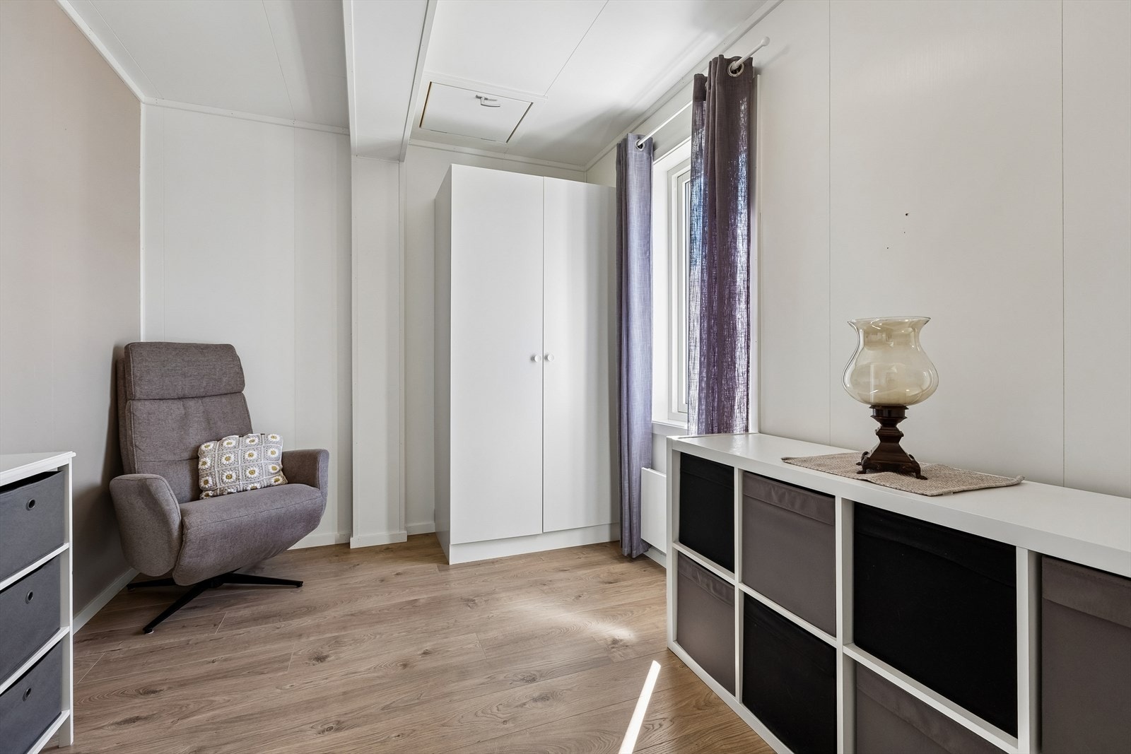 Fra det tredje soverommet er det inspeksjonsluke til loftet. Galleribilde