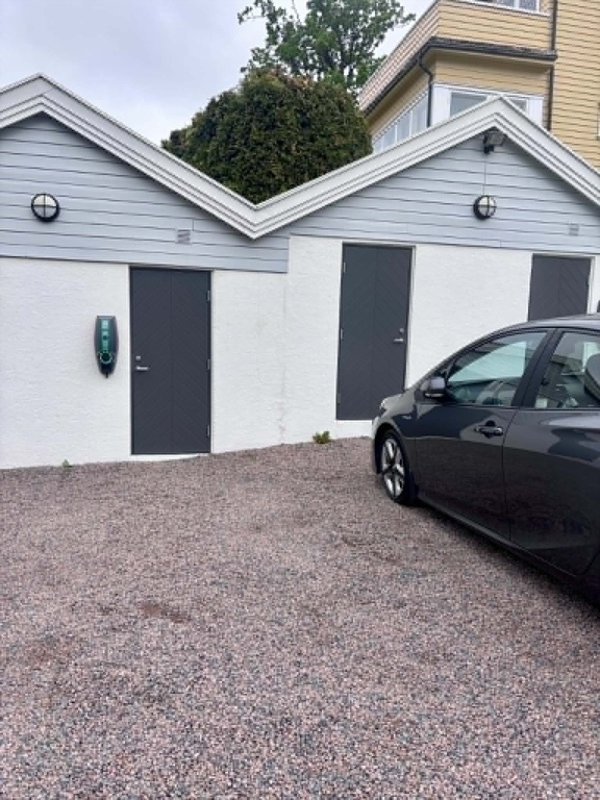 Utvendig bod er praktisk plassert ved parkeringsområdet. Galleribilde