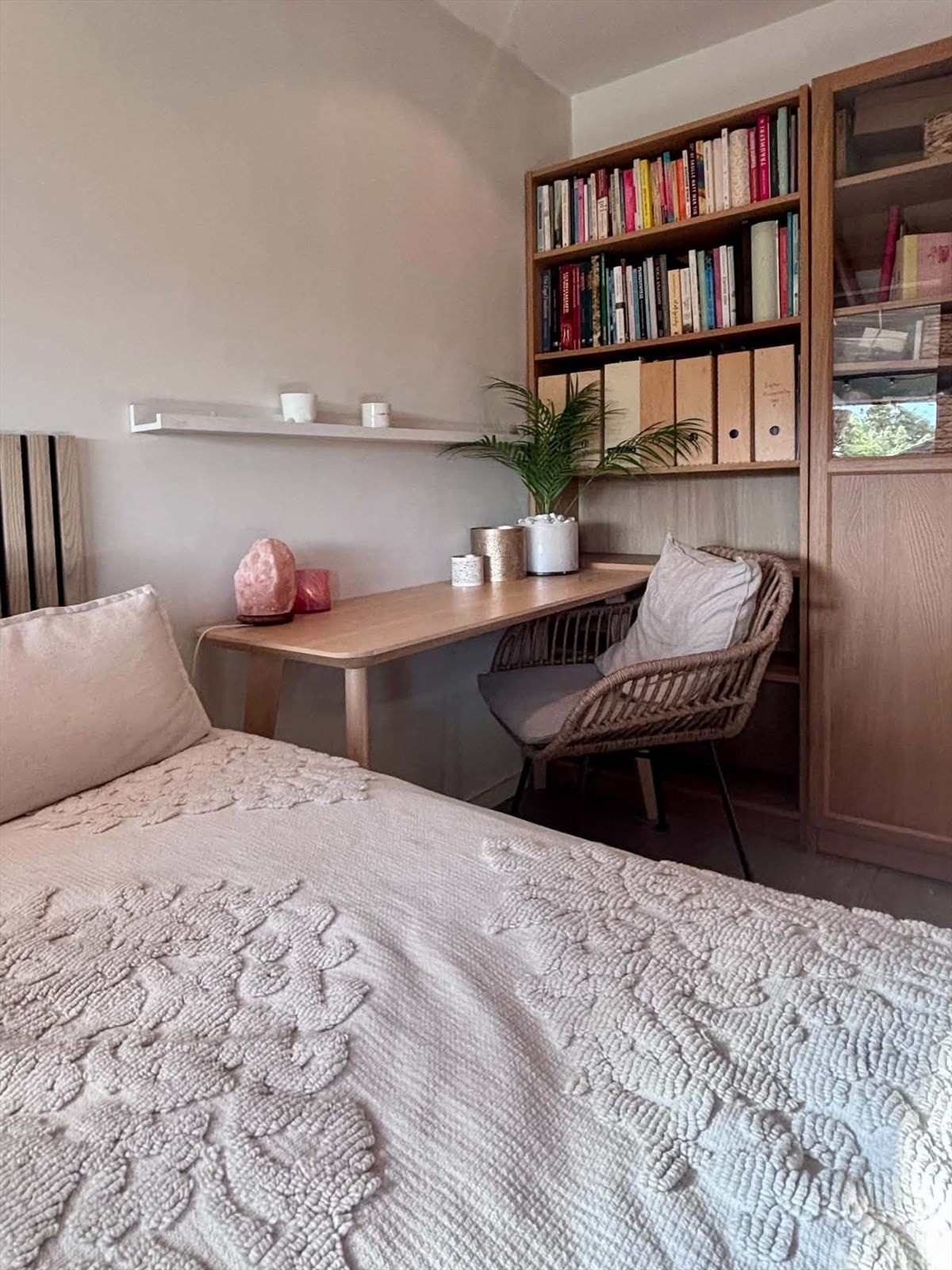 Soverom 2 med plass til dobbeltseng og annen innredning. Galleribilde