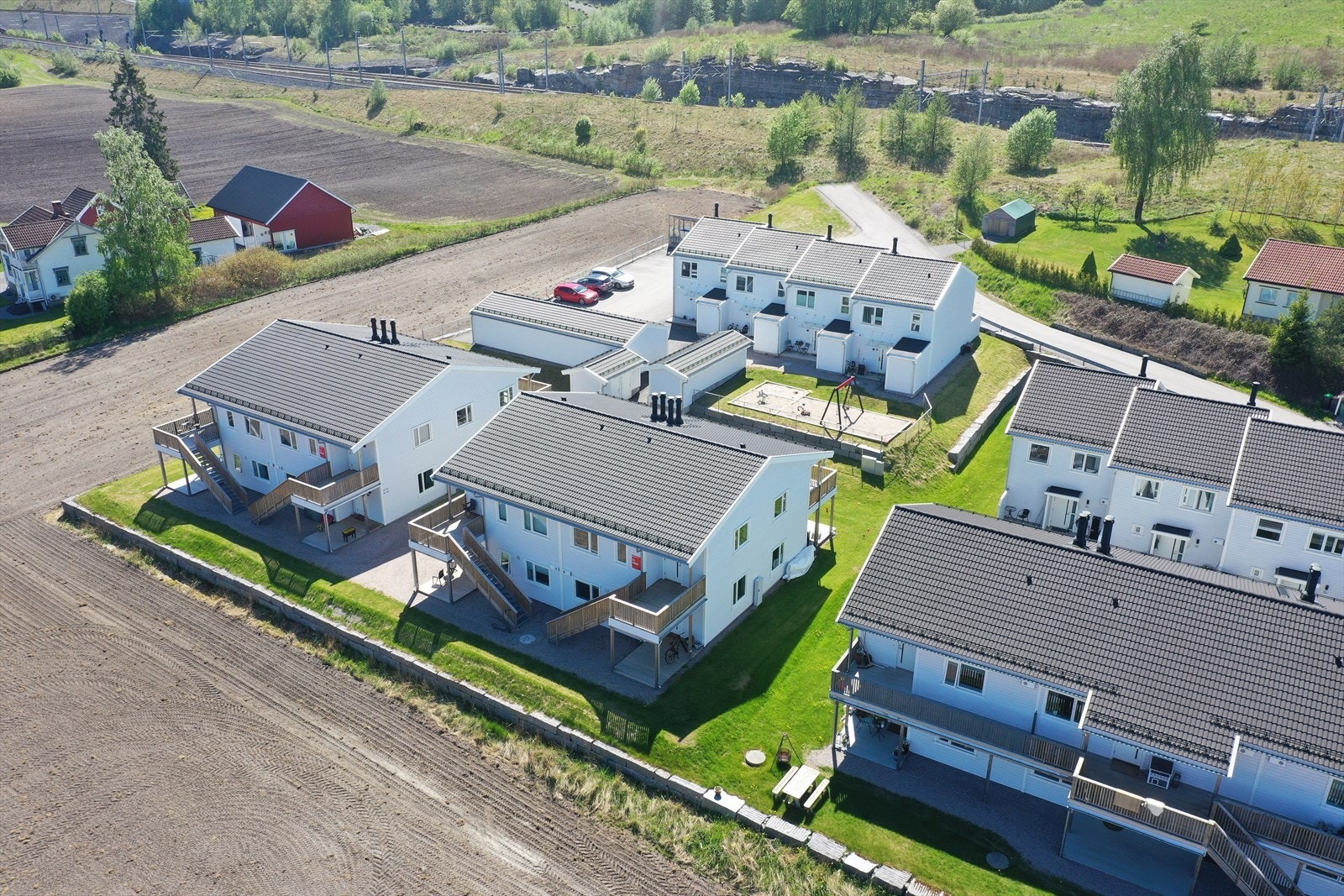 Det er varmekabler i gulv entre, baderom, kjøkken og i stue. Galleribilde