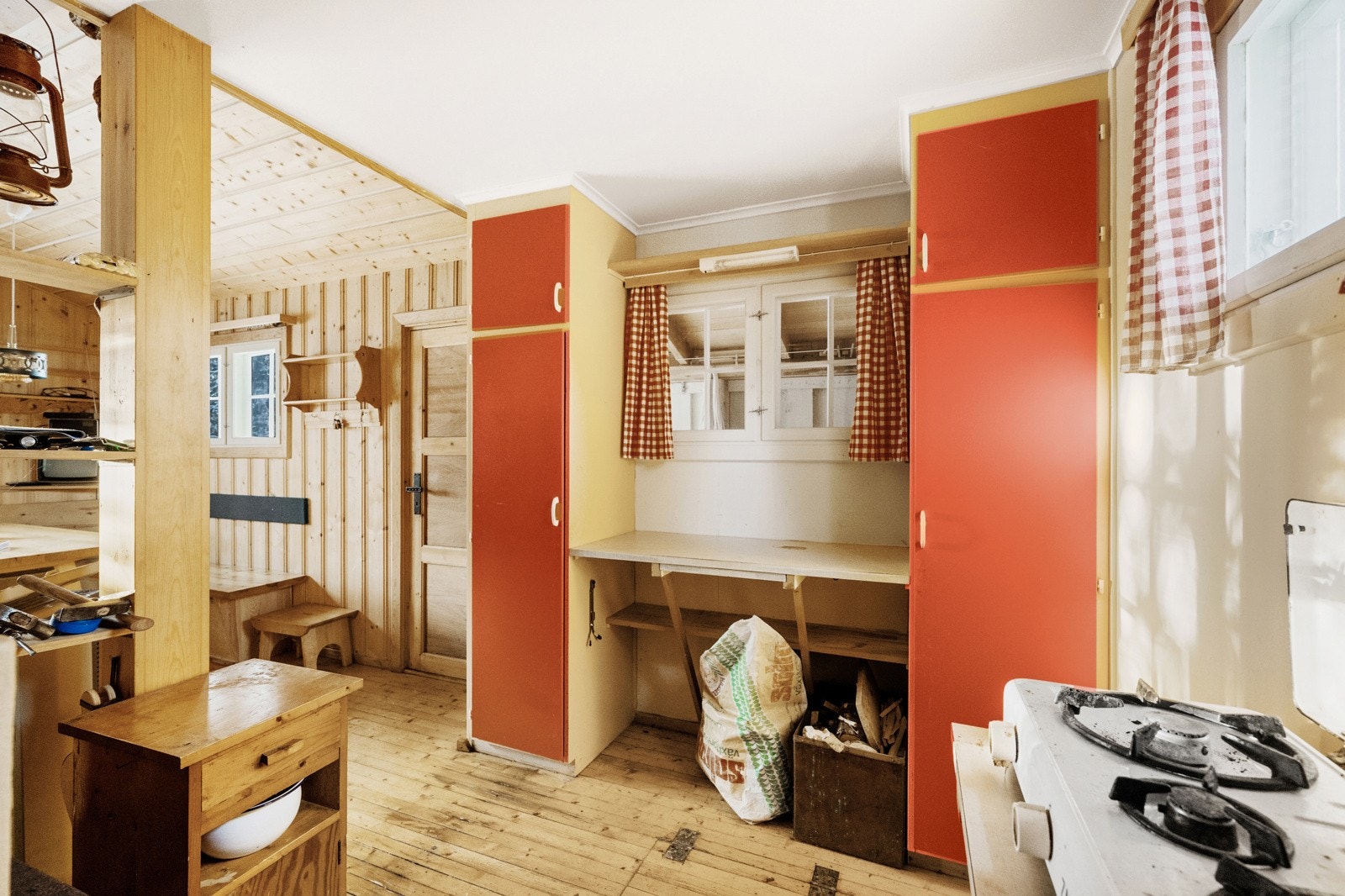 Hytta har behov for renovering, men er et godt og rimelig utgangspunkt for deg som ønsker et sted på fjellet. Galleribilde