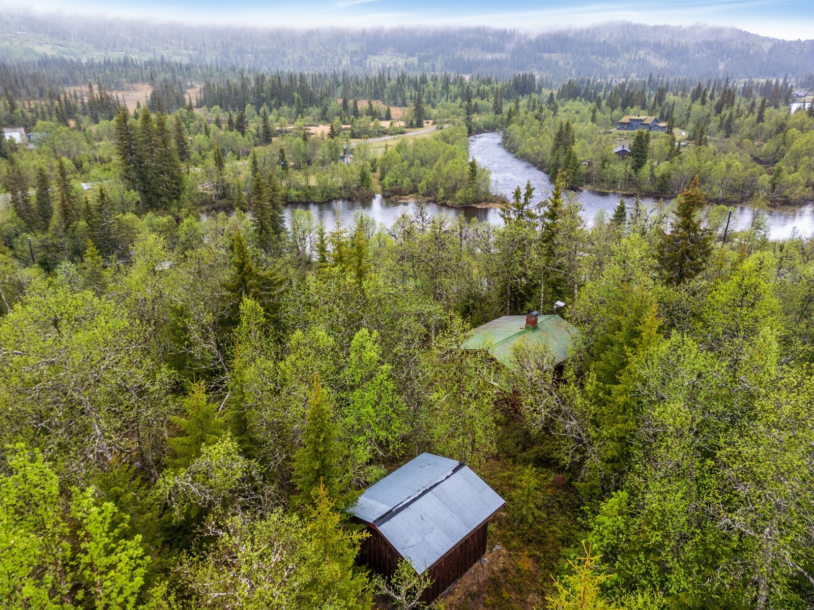 Området byr på meget gode friluftsmuligheter med fine skiløyper, turmuligheter mot bl.a. Spåtind og Svartkampen, fine sykkelområder og kort avstand til elva. Galleribilde