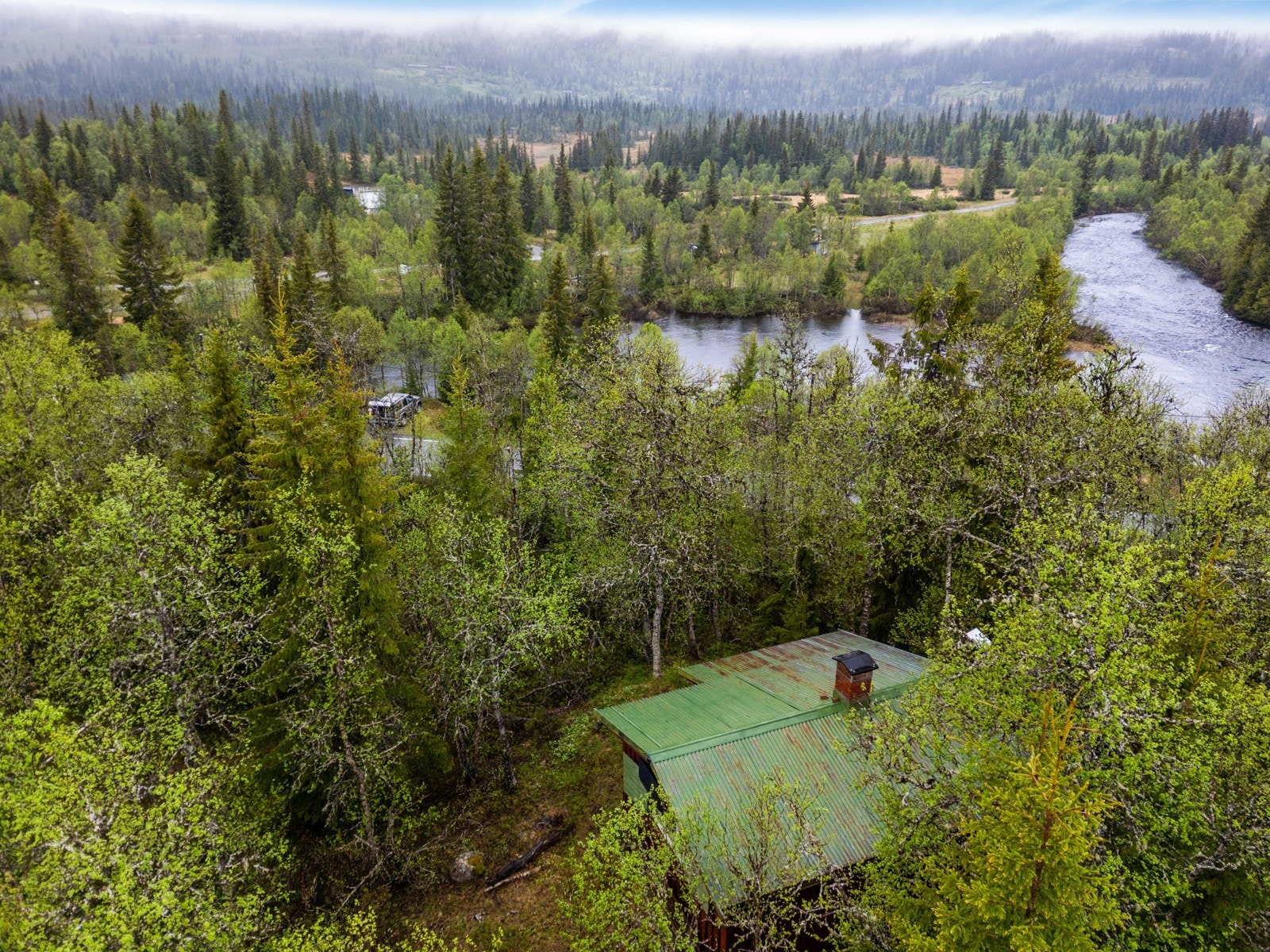 Spåtind som er høyeste topp, ligger på 1414 moh., men det er også flere andre fine toppturer i Synnfjellet, som Svartkampen og Skjervungsfjellet. Galleribilde