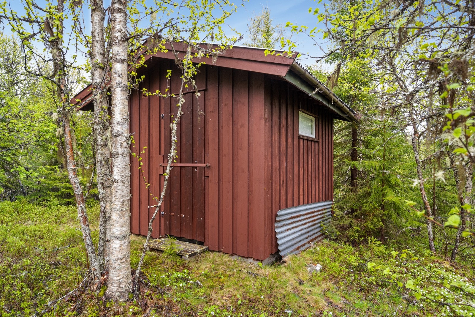 Eiendommen har også utedo, uthus og anneks/uthus. Galleribilde