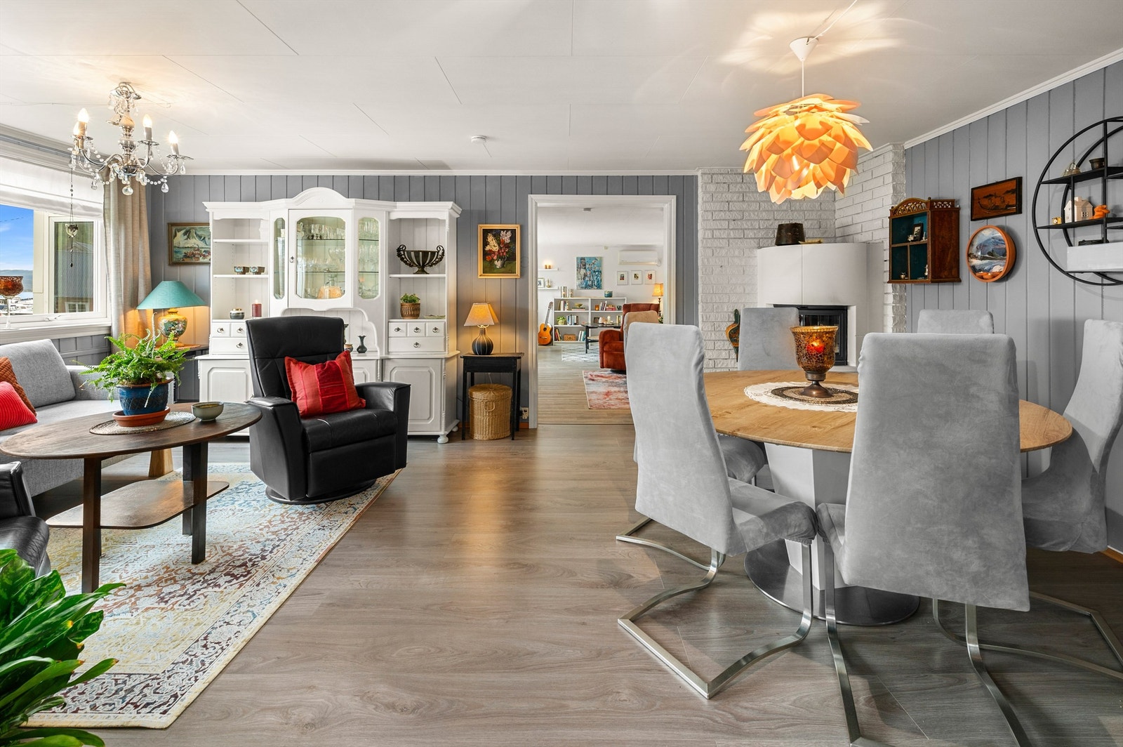 Her har man god plass til å samle familie og venner til hyggelige sammenkomster. Galleribilde