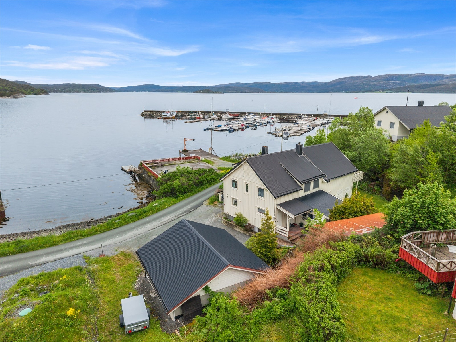 Her bor man med kort vei til skoler, barnehager og dagligvare samt fantastiske turområder. Galleribilde