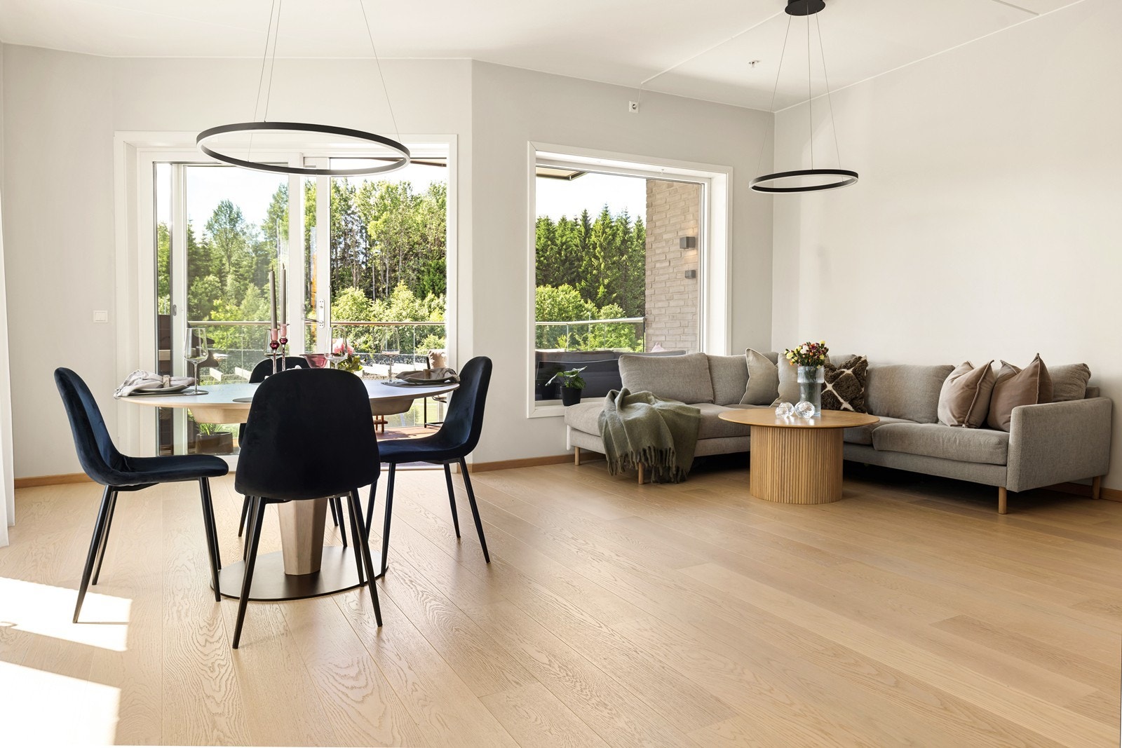 Skifabrikksvingen 13 presenteres av EiendomsMegler 1 ved Grunde Bergan Skillebekk. Foto: Studio Oslo. Galleribilde
