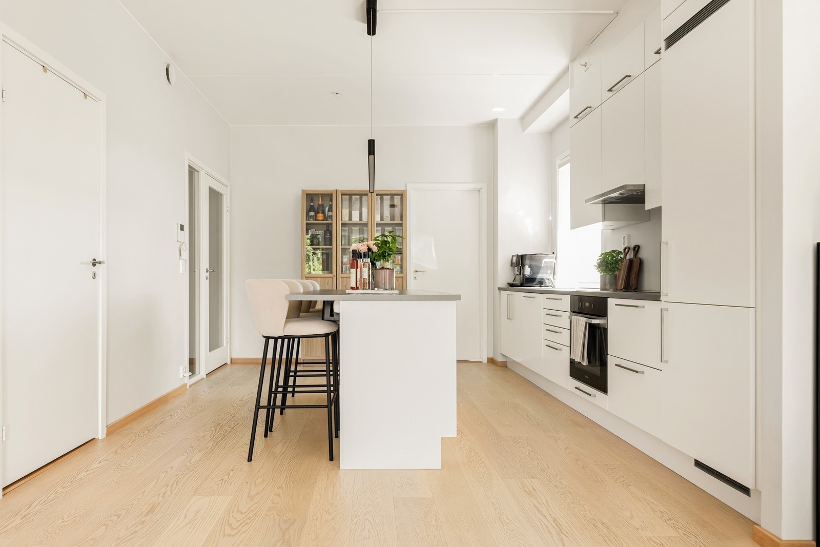 Leiligheten har balansert ventilasjon, med mekanisk avtrekk over kokesonen. Galleribilde