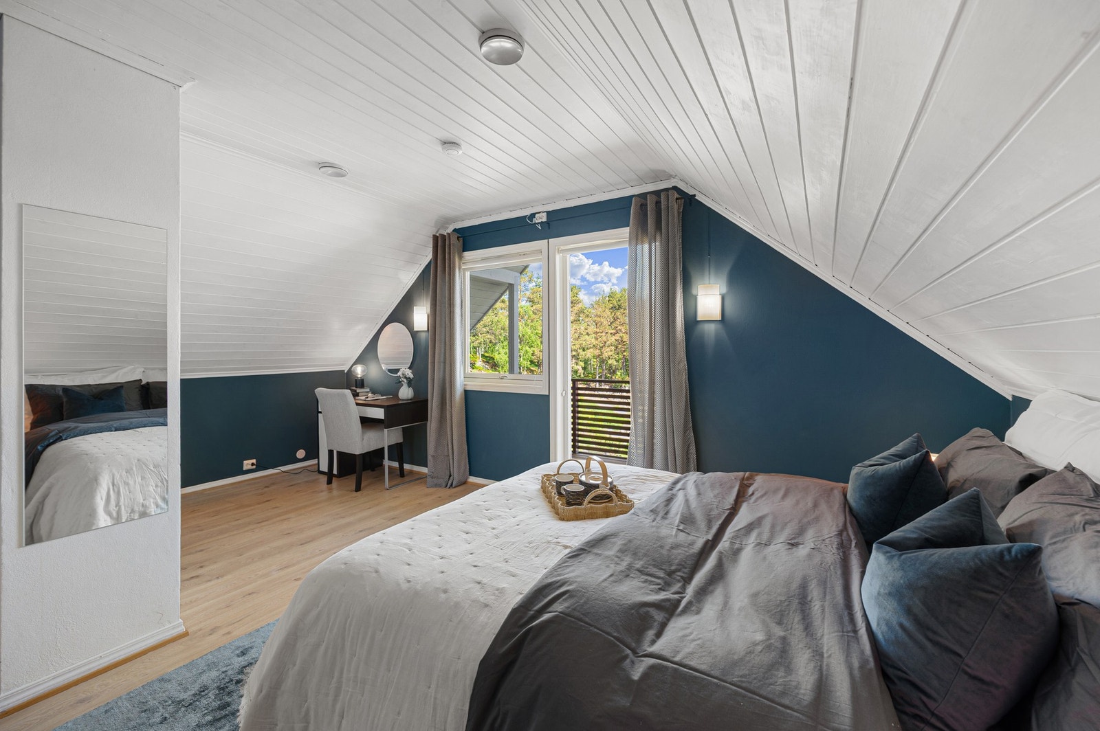Loftstue/soverom er på hele 15,5m² og har ypperlige møbleringsmuligheter. Galleribilde