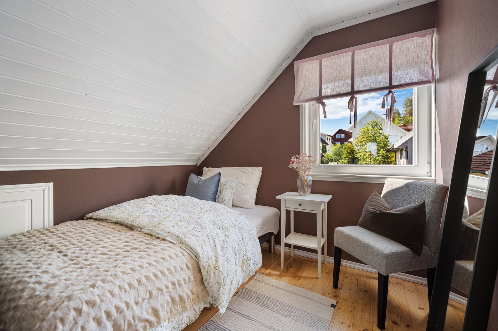 Soverom 2 er på ca. 5m². Galleribilde